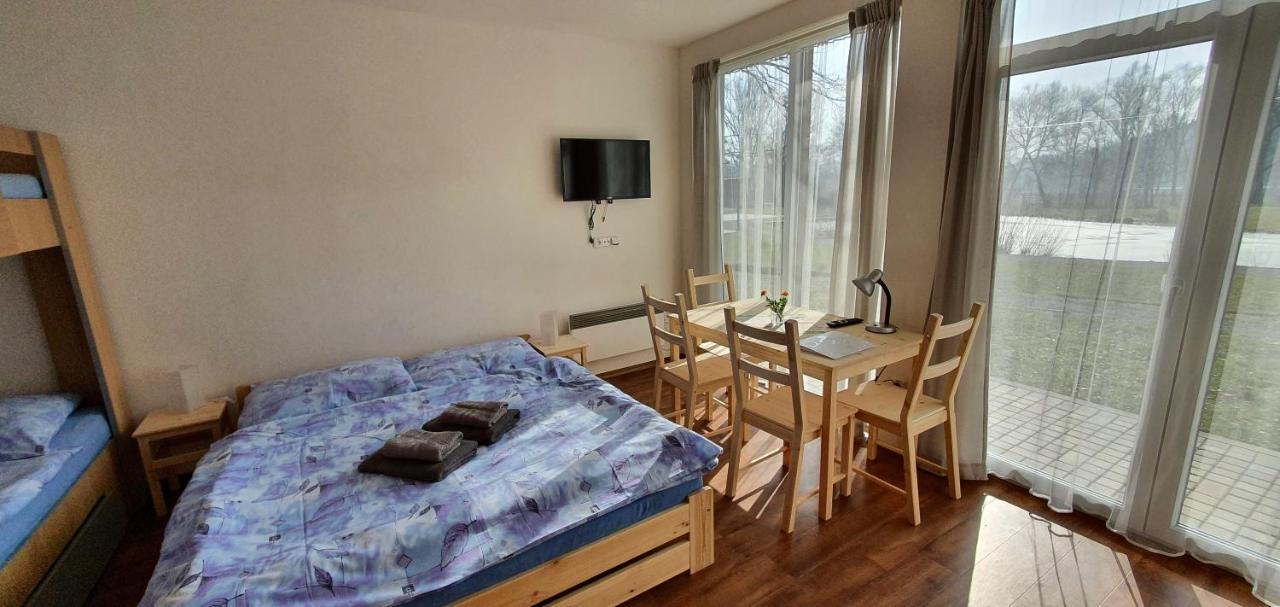 Penzion Amfik Bukovina Popovice  Kültér fotó