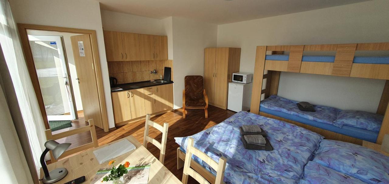 Penzion Amfik Bukovina Popovice  Kültér fotó