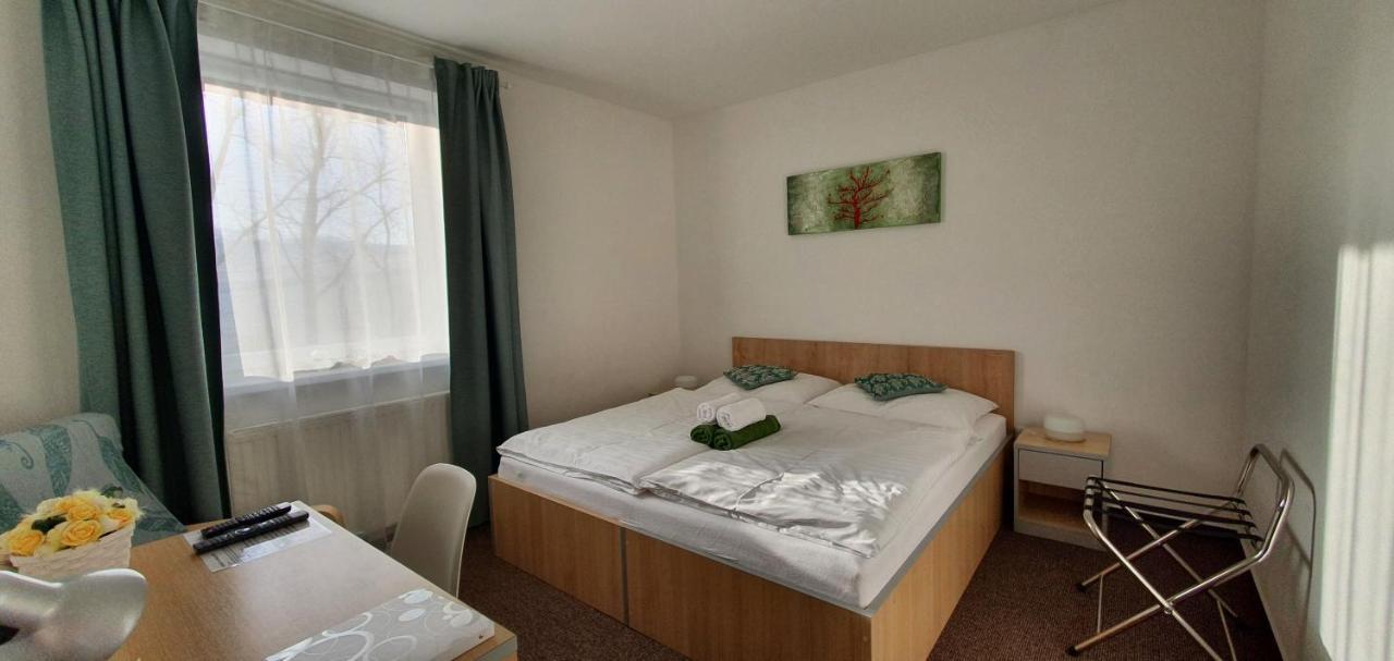 Penzion Amfik Bukovina Popovice  Kültér fotó