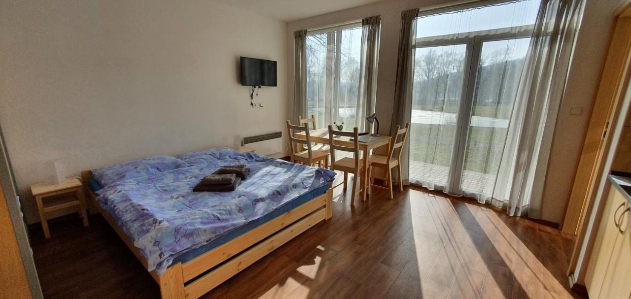 Penzion Amfik Bukovina Popovice  Kültér fotó