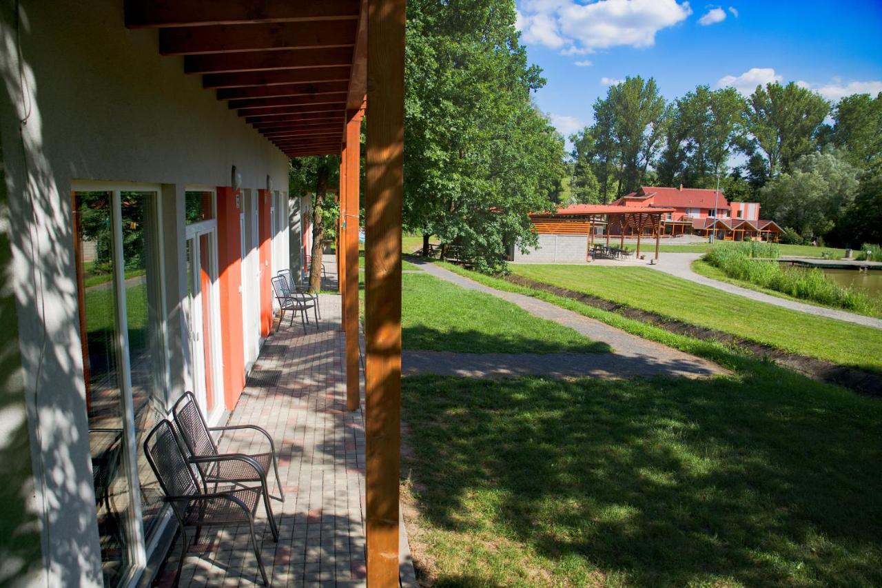 Penzion Amfik Bukovina Popovice  Kültér fotó